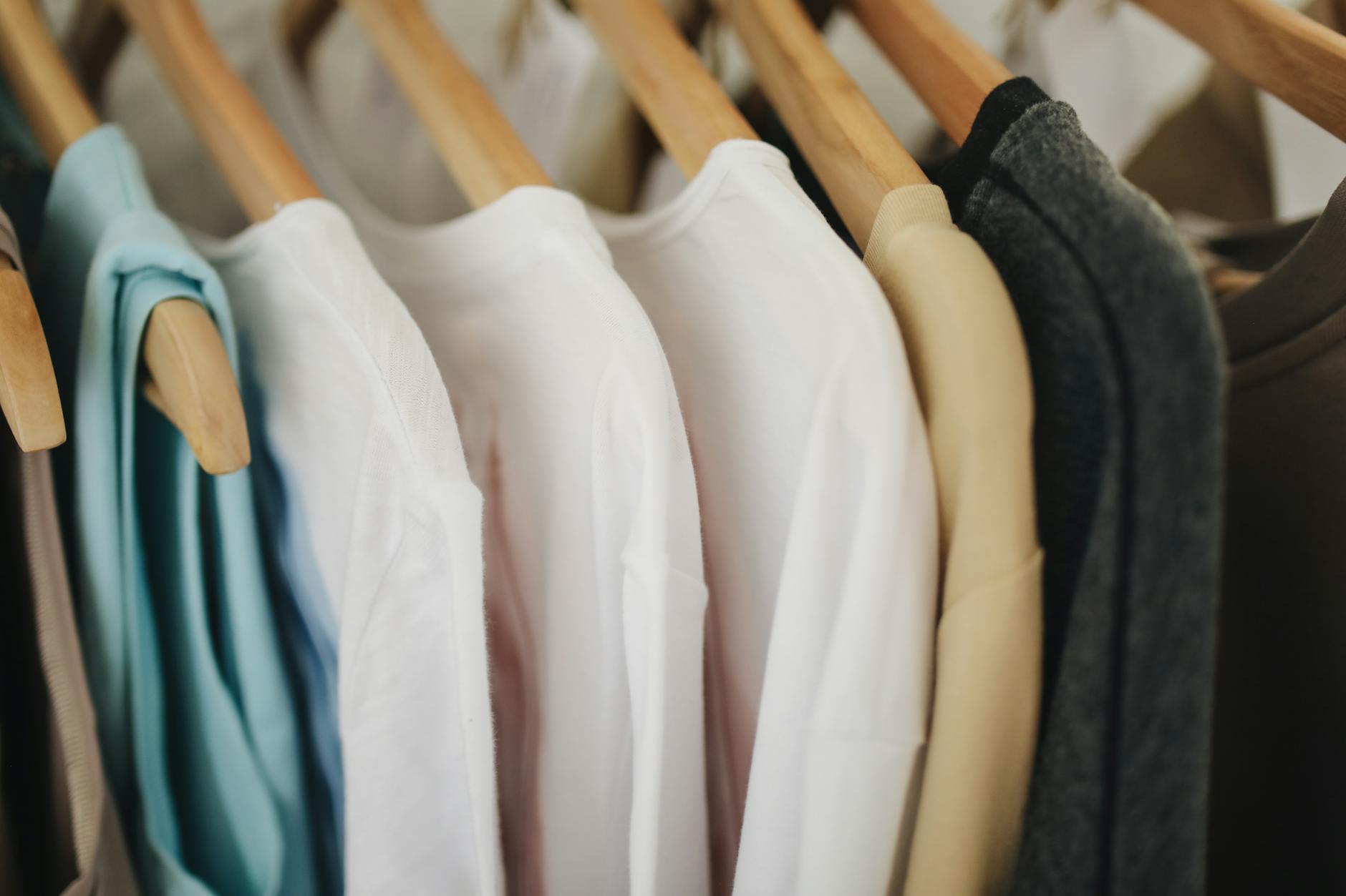 Tips for Boutique Owners on Choosing High-Quality Sweatshirts | Advice For Retailers on Buying Bulk Sweatshirts From Wholesalers